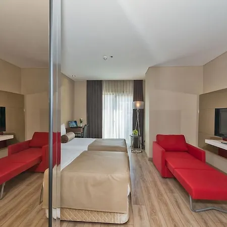 Ξενοδοχείο Dora 4*