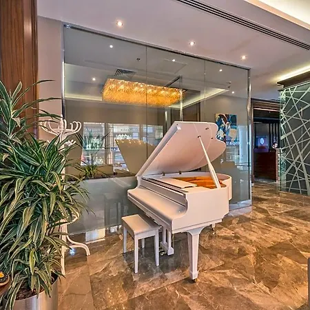 Dora Hotel 4*